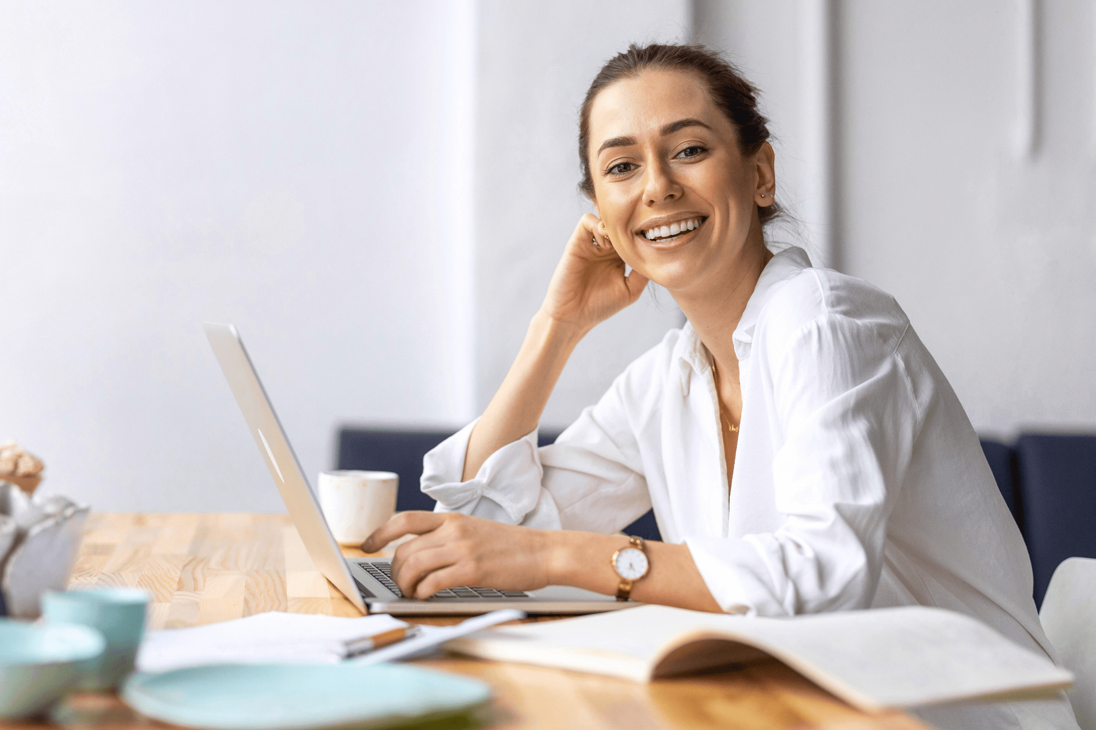 Frau arbeitet gerade am Kurs Ernährungsberater für vegetarische und vegane Ernährung